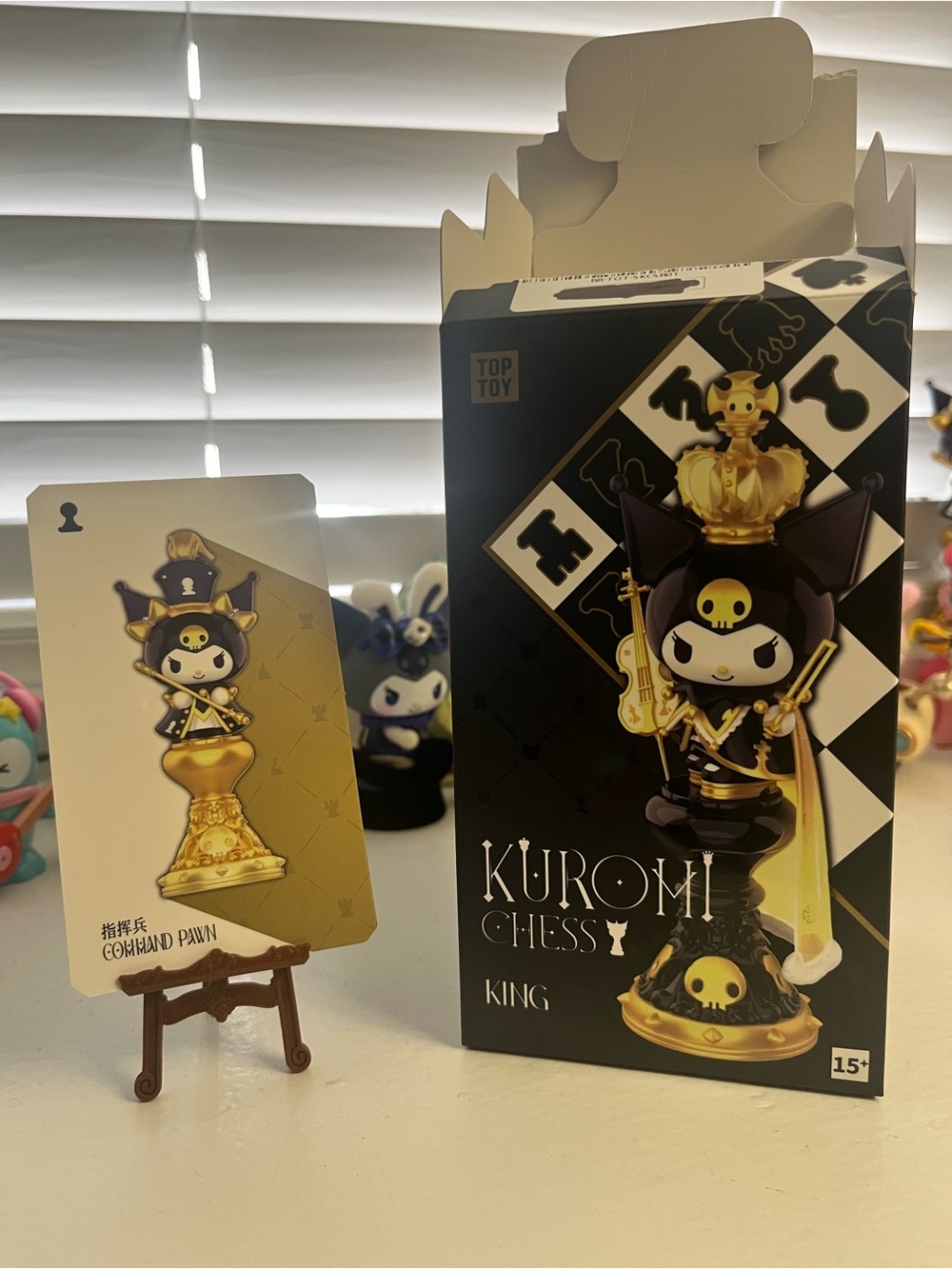 Kuromi Chess Command Pawn Figure – Black & Gold Vinyl Collectible